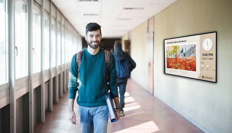 Digital Signage for Schools: Hallway
